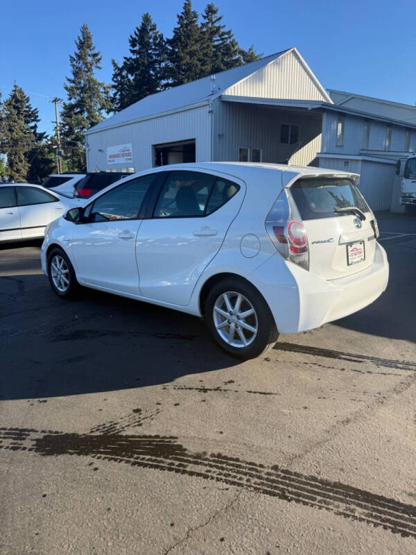 2013 Toyota Prius c Three