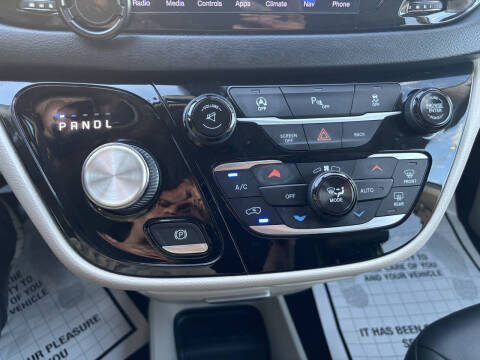 2017 Chrysler Pacifica Touring-L Plus