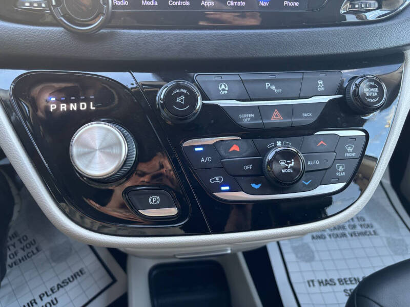 2017 Chrysler Pacifica Touring-L Plus