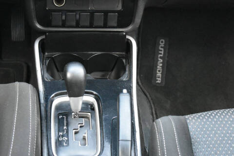 2018 Mitsubishi Outlander ES