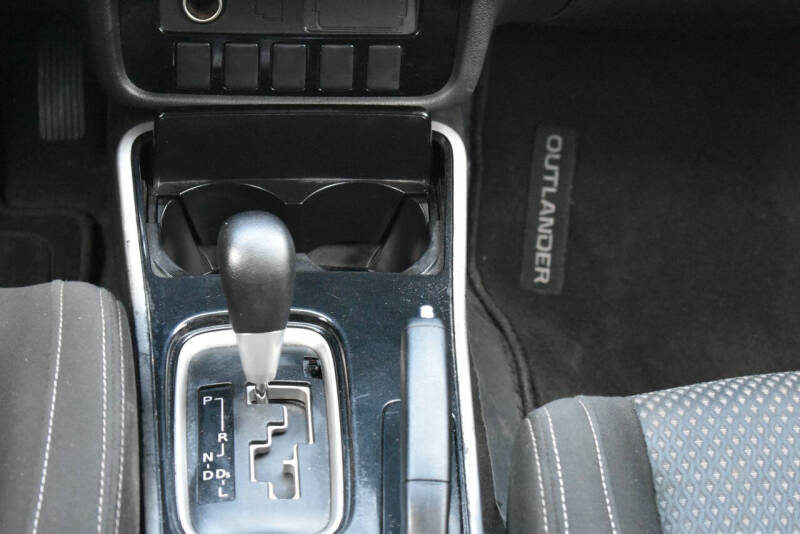 2018 Mitsubishi Outlander ES