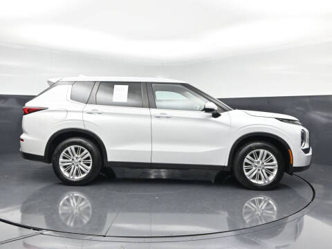 2022 Mitsubishi Outlander ES