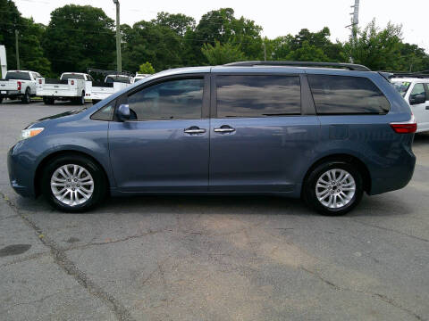 2015 Toyota Sienna XLE 8-Passenger