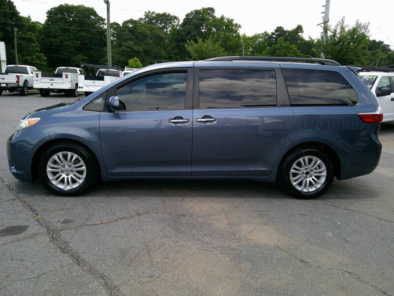 2015 Toyota Sienna XLE 8-Passenger