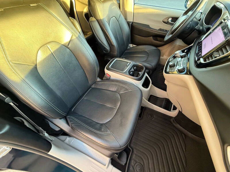 2022 Chrysler Pacifica Touring L