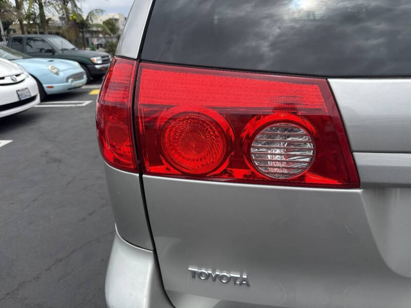 2010 Toyota Sienna LE 7-Passenger