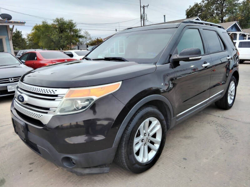 2014 Ford Explorer XLT photo 2