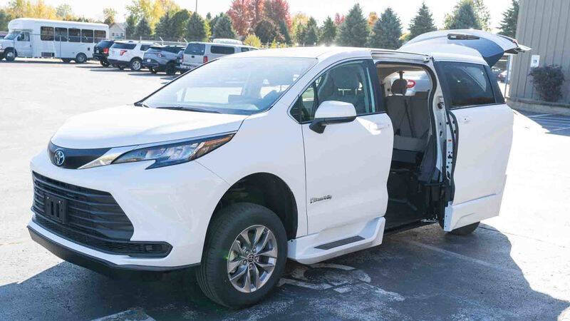 2023 Toyota Sienna LE 8-Passenger