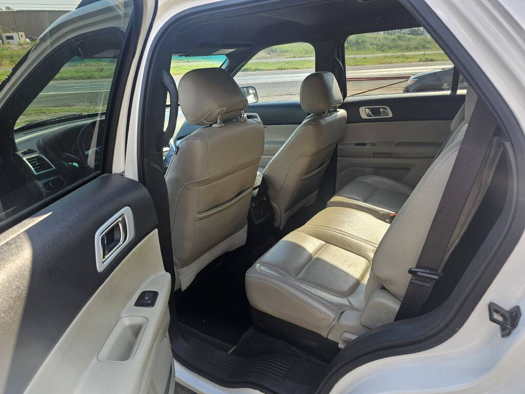 White 2012 Ford Explorer XLT XLT 4dr SUV 7