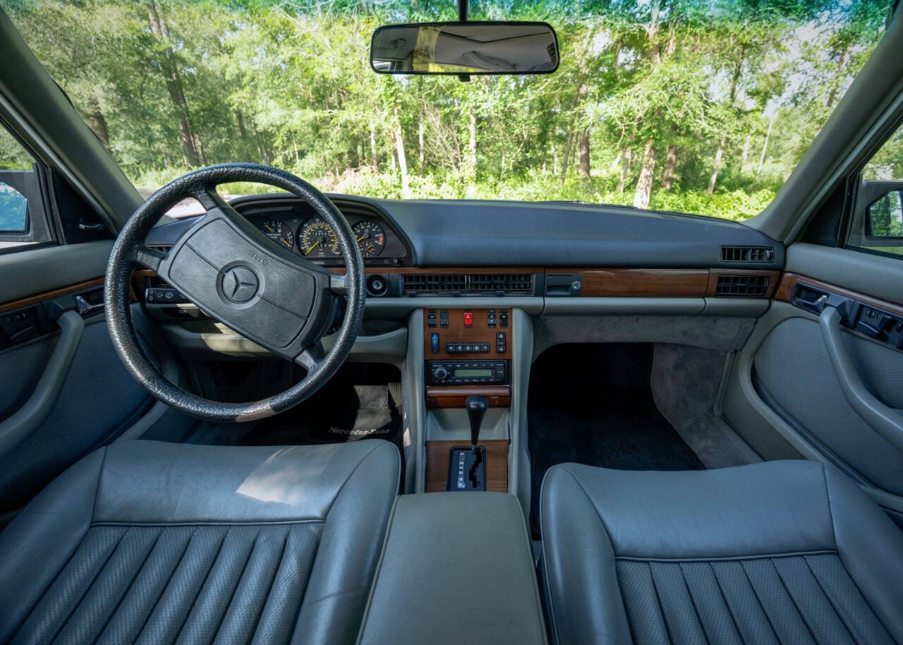1988 Mercedes-Benz 420-Class 38