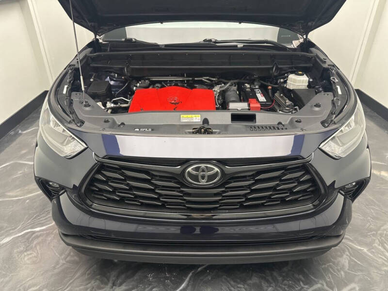 2020 Toyota Highlander LE