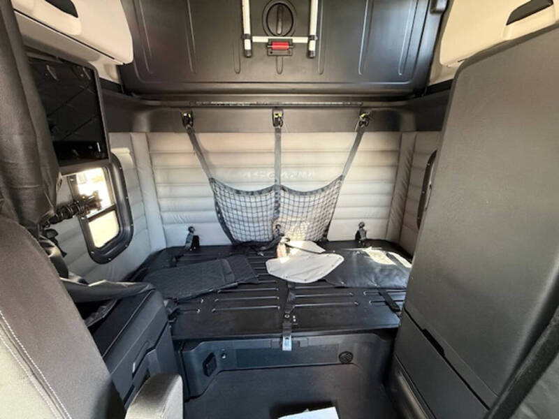 2023 Freightliner Cascadia