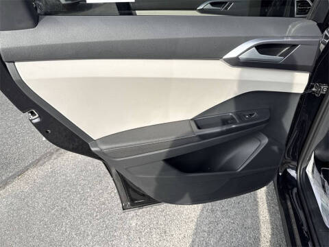 2025 Volkswagen Taos SEL 4Motion