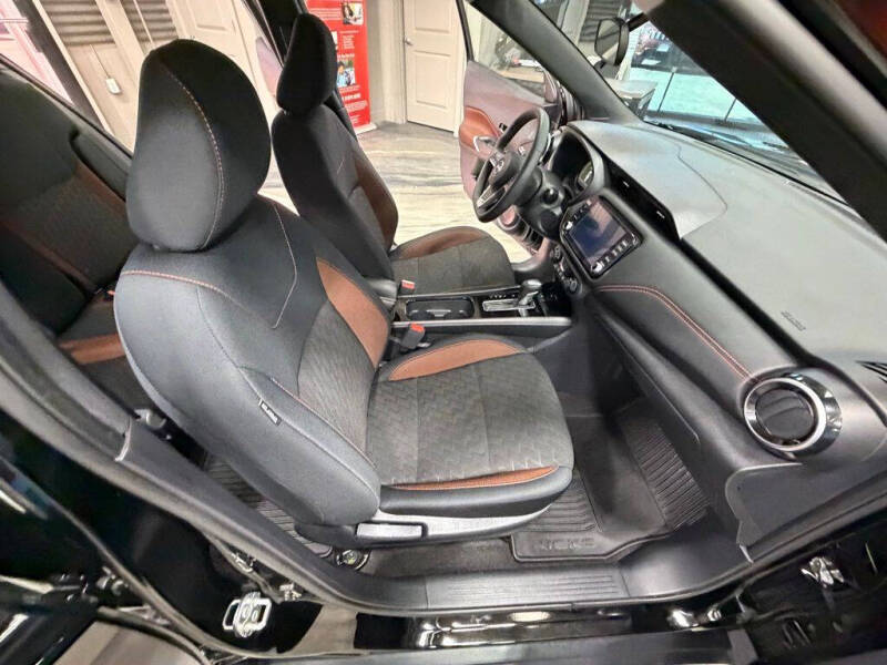 2023 Nissan Kicks SR