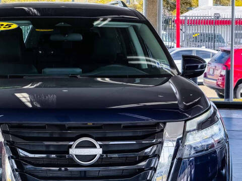 2025 Nissan Pathfinder SV