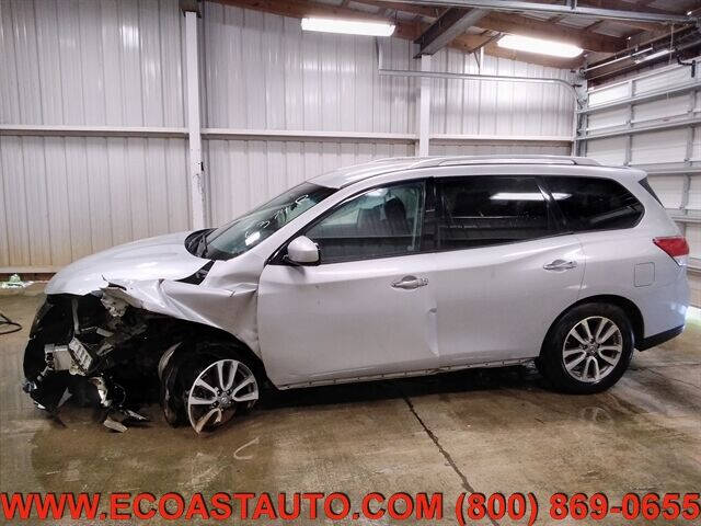 2014 Nissan Pathfinder SV's photo