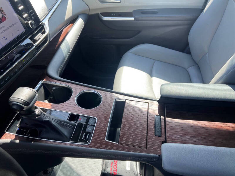 2022 Toyota Sienna XLE 7-Passenger