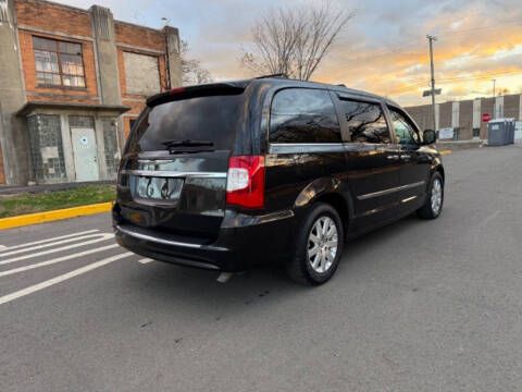 2015 Chrysler Town and Country Touring