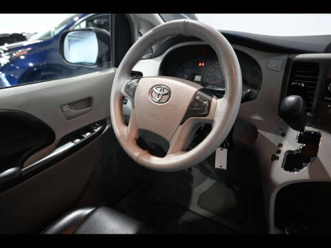 2013 Toyota Sienna LE Mobility 7-Passenger