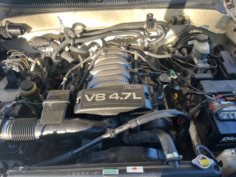 2004 Toyota Sequoia SR5