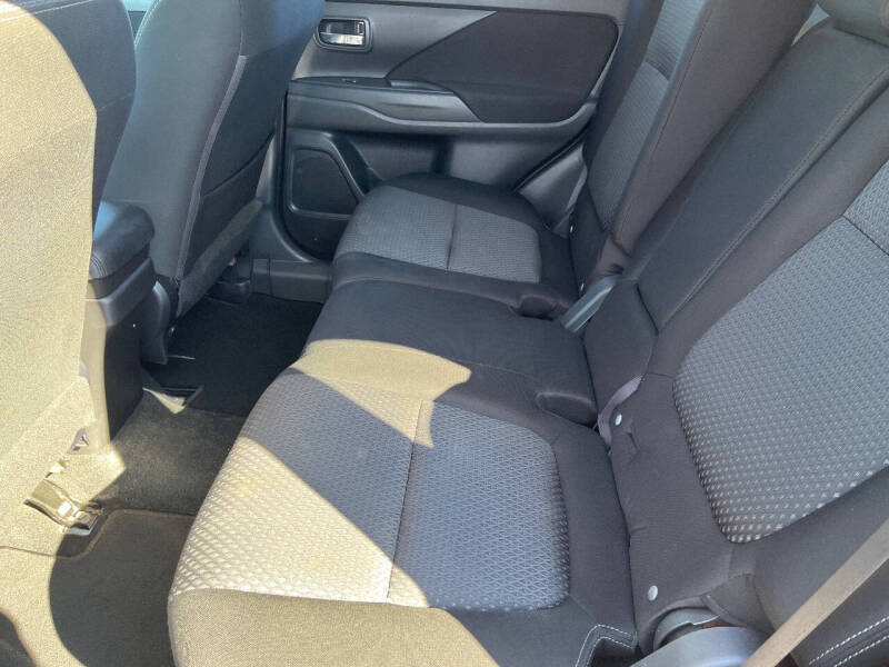 2017 Mitsubishi Outlander ES