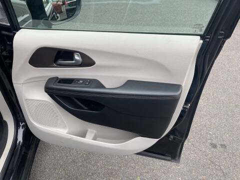 2017 Chrysler Pacifica Touring-L