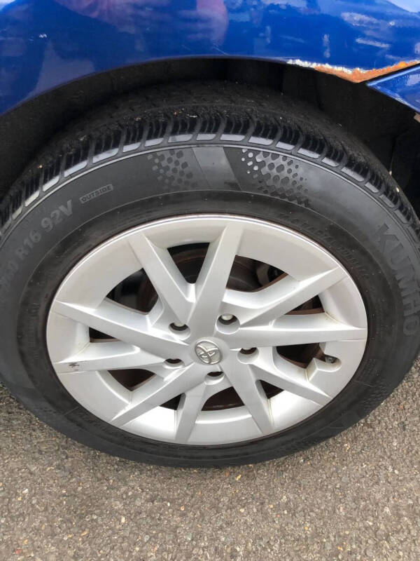 2013 Toyota Prius v Three