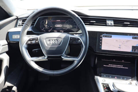 2021 Audi e-tron quattro Premium