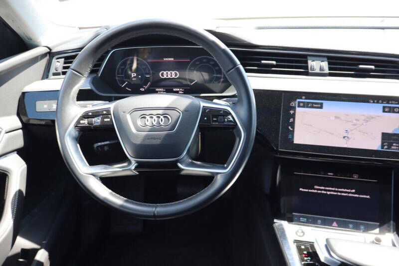 2021 Audi e-tron quattro Premium