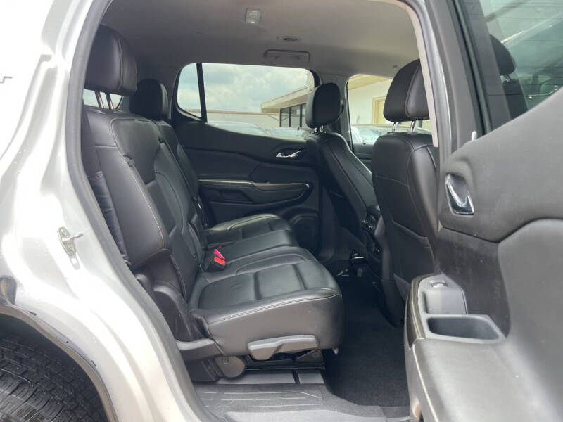2023 GMC Acadia SLT