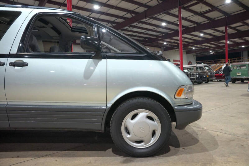 1992 Toyota Previa LE