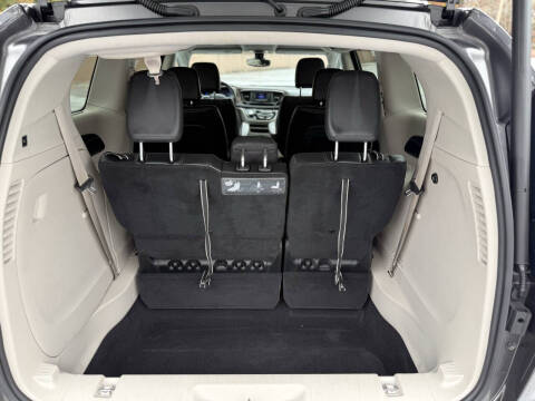 2017 Chrysler Pacifica Touring-L