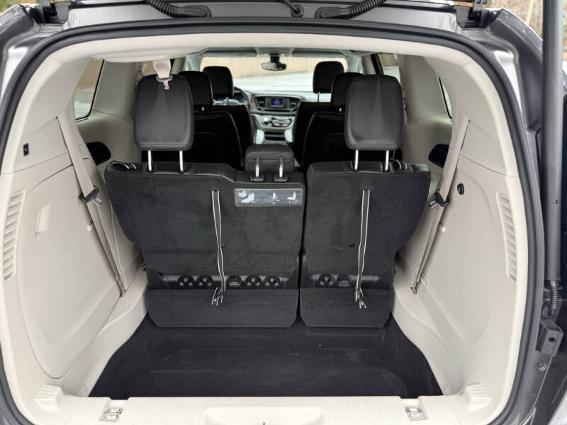 2017 Chrysler Pacifica Touring-L