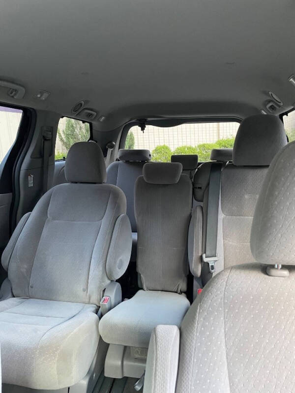 2017 Toyota Sienna LE 8-Passenger