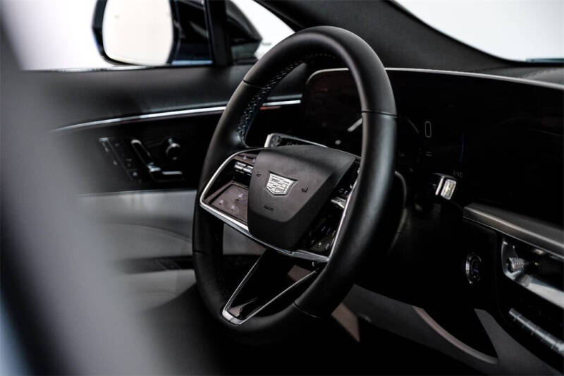 2024 Cadillac LYRIQ Luxury 1