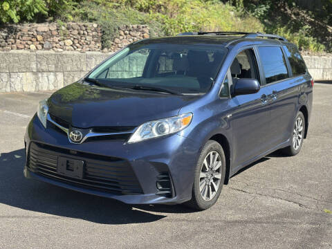 2018 Toyota Sienna LE 7-Passenger