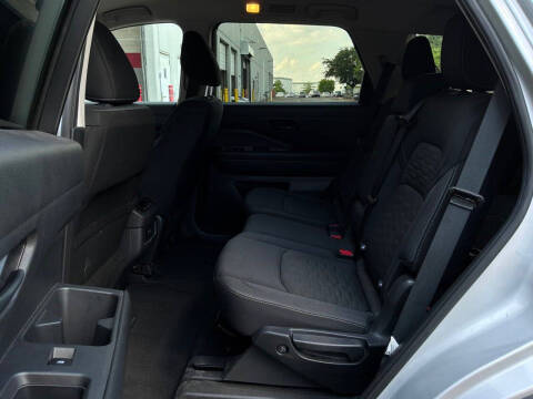 2025 Nissan Pathfinder SV