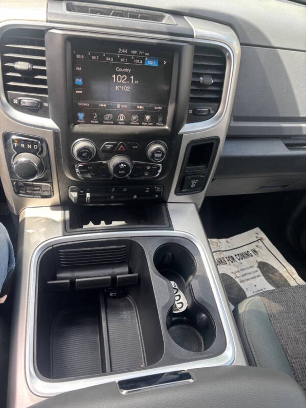 2016 RAM 1500 SLT