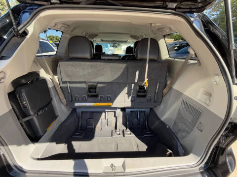 2011 Toyota Sienna SE 8-Passenger