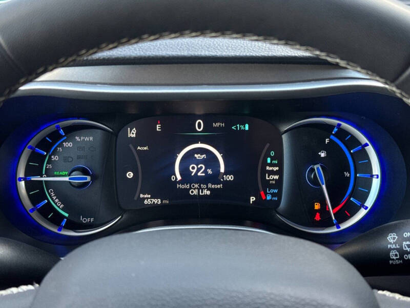 2024 Chrysler Pacifica Plug-In Hybrid Select