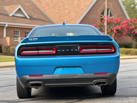 2015 Dodge Challenger SXT Plus