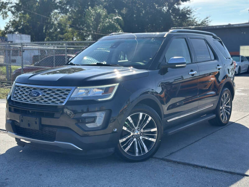 2017 Ford Explorer Platinum's photo