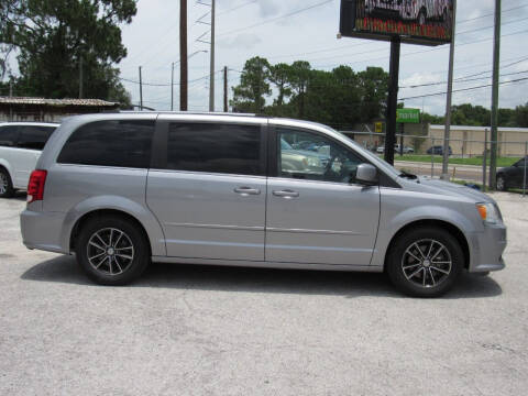2017 Dodge Grand Caravan for sale at Checkered Flag Auto Sales in Lakeland FL