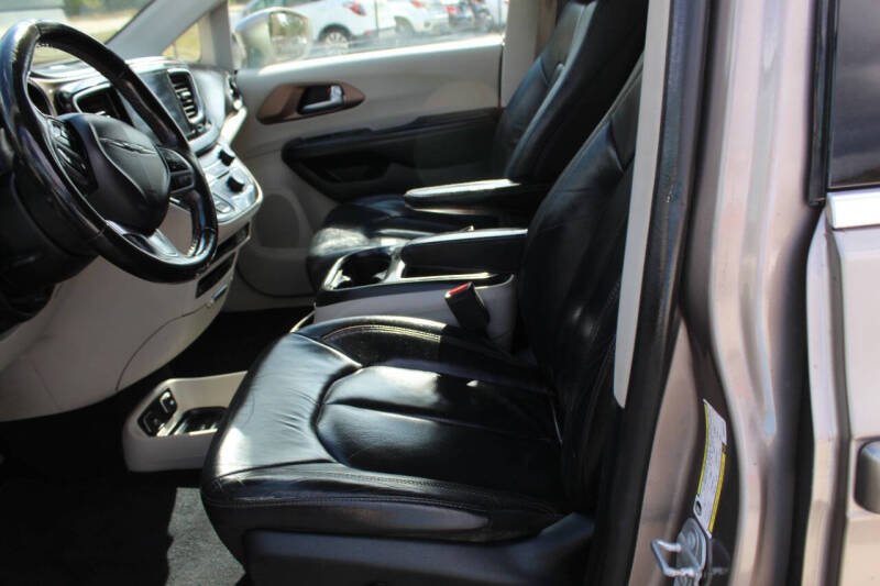 2017 Chrysler Pacifica Touring-L Plus