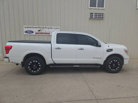 2017 Nissan Titan Platinum Reserve