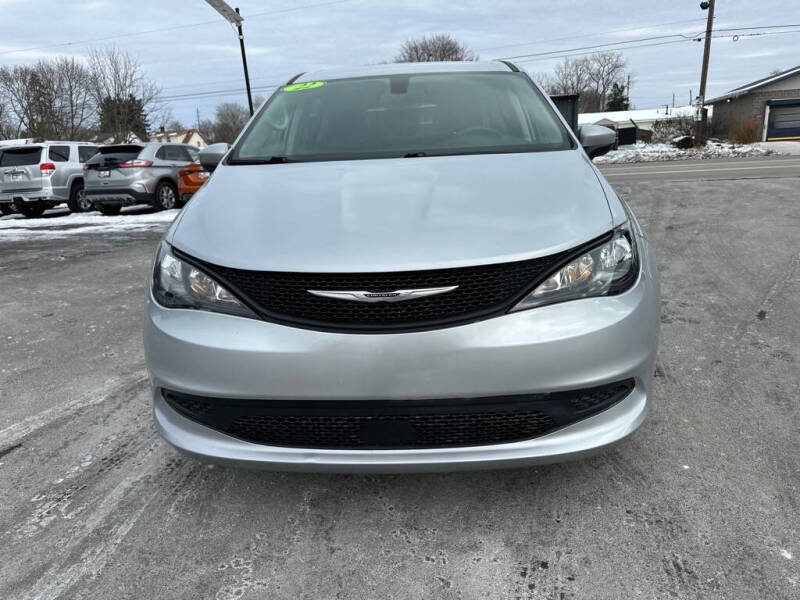 2022 Chrysler Voyager LX