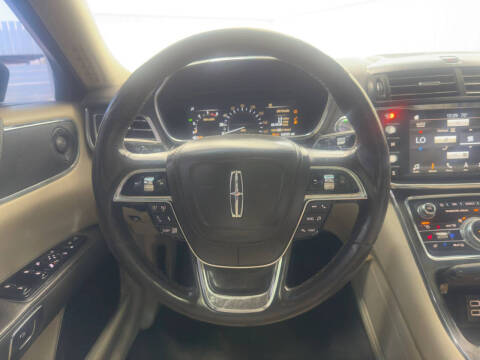 2017 Lincoln Continental Select