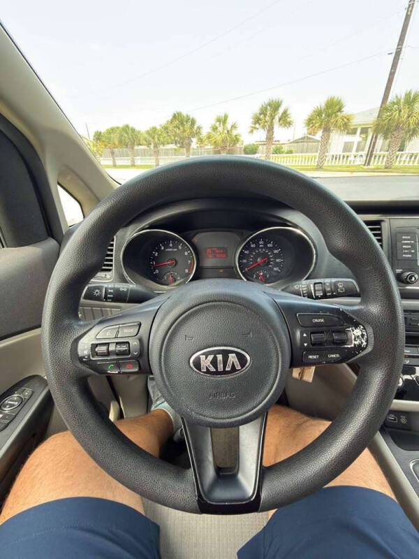 2017 Kia Sedona L