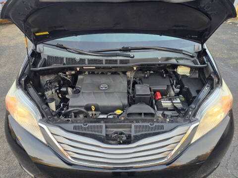 2013 Toyota Sienna XLE 8-Passenger