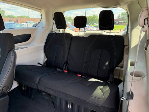 2022 Chrysler Voyager LX